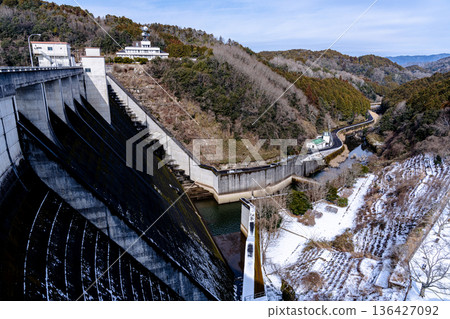 Snow piled up on the lakeshore of Nara Nunome Dam, exposed by the drought. The Nunome River flowing directly below the dam and snow piled up on the bank. Snow piled up on the lakeshore of Nara Nunome Dam, exposed by the drought. The Nunome River flowing directly below the dam and snow piled up on the bank. 136427092