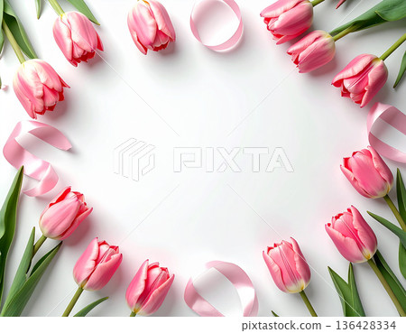 陽光下，鬱金香和絲帶交相輝映。春日祝賀背景素材。 136428334