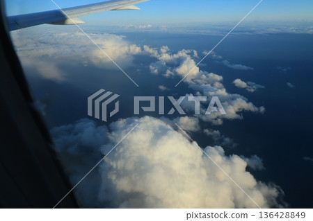 從飛機舷窗看到的景色 136428849