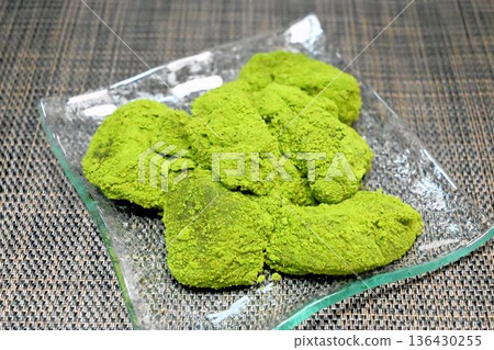 Matcha Warabimochi 136430255