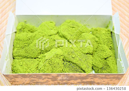 Matcha warabi mochi Matcha warabi mochi 136430258