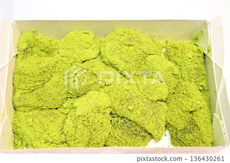 Matcha Warabi Mochi 136430261