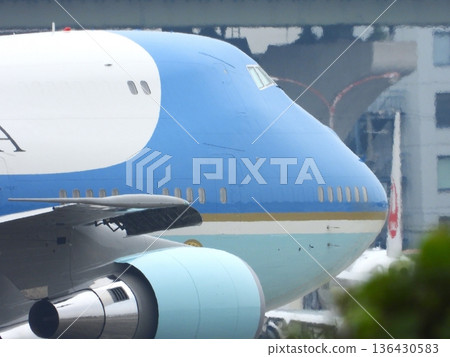 nose of presidential plane 136430583
