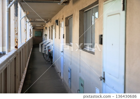 公共住宅開放式走廊的形象 公共住宅開放式走廊的形象 136430686