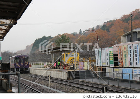 Shigaraki Station platform 136432116