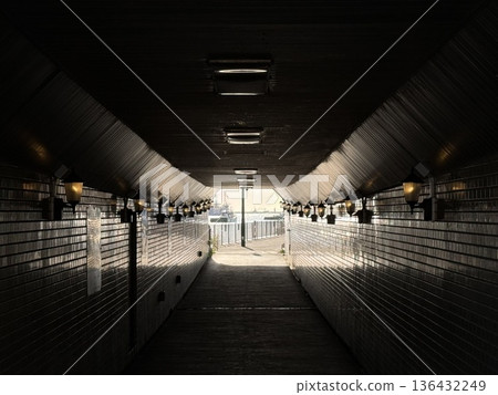 從通往大海的通道 從通往大海的通道 136432249