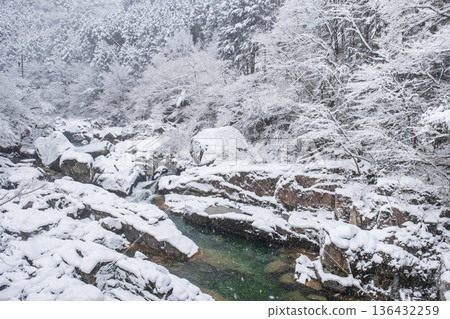 巽川峽谷（冬季） 136432259