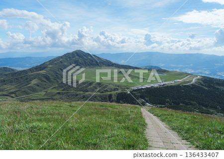 從木島山看到的阿蘇草千里 從木島山看到的阿蘇草千里 136433407