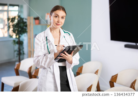 Additional education and advanced training for doctors 136434377