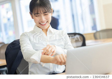 職業婦女 136434637