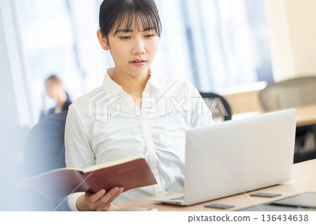 職業婦女 136434638