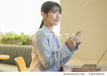 觀看smaho的女商人 136434644