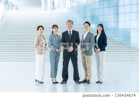 business people standing in line business people standing in line 136434674