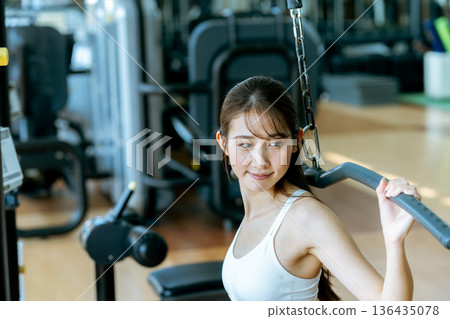 Young woman training in a sports gym 136435078