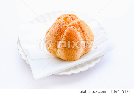 Cream-filled cream puffs Cream-filled cream puffs 136435124