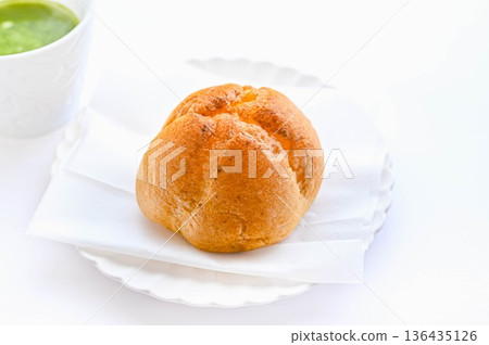 Cream-filled cream puffs 136435126