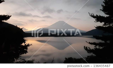 Inverted Mount Fuji reflected on the surface of Lake Motosu at sunrise Inverted Mount Fuji reflected on the surface of Lake Motosu at sunrise 136435487