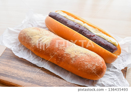 Kinako fried bread and bean paste butter bun Kinako fried bread and bean paste butter bun 136435493