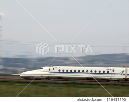 超速行駛的新幹線 136435590