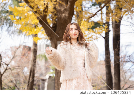 Beautiful Autumn Woman Beautiful Autumn Woman 136435824