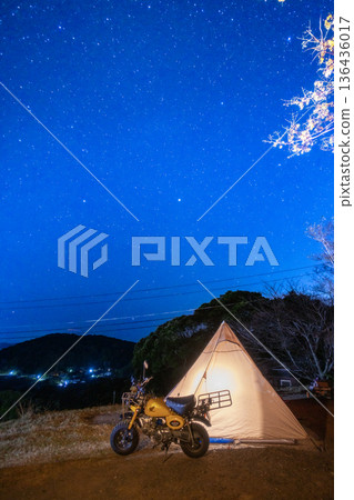 People gazing at the starry sky at a campsite 136436017