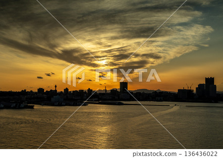 Sky dyed in sunset Sky dyed in sunset 136436022