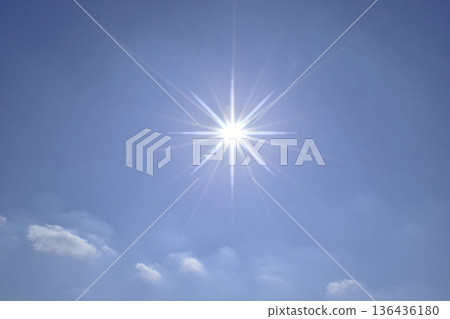 藍天白雲，陽光直射（定格照片） 136436180