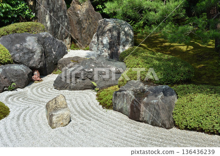 Reigen-in Temple Garden, Kakumei-Kuko, dry landscape garden and Daruma dolls (Higashiyama Ward, Kyoto City) 136436239