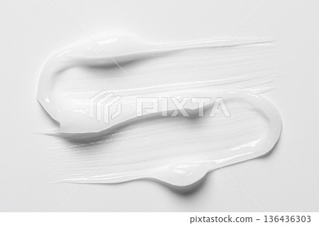 A sample of a moisturizing cosmetic product for the body. Gel or cream or serum for the skin. 136436303