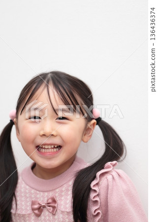 Upper body of a 4-year-old girl (white background, no background) Upper body of a 4-year-old girl (white background, no background) 136436374