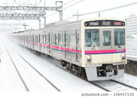 Keio 7000 series 7722F running in the snow Keio 7000 series 7722F running in the snow 136437150