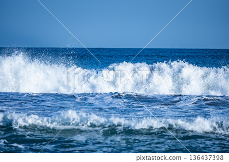 Wave image Wave image 136437398