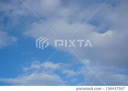 多雲天空 多雲天空 136437567