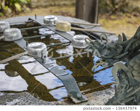 A sacred place that purifies the soul: the beautiful water basin at Tachibana-dera Temple in Asuka Village A sacred place that purifies the soul: the beautiful water basin at Tachibana-dera Temple in Asuka Village 136437974