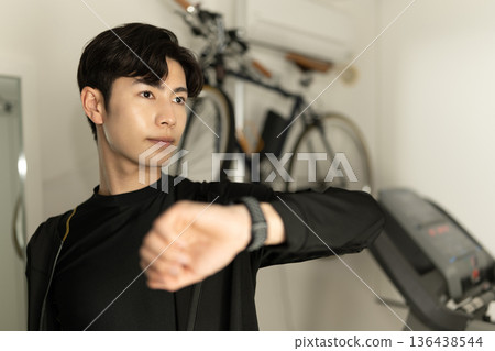 Check the clock after exercise 136438544