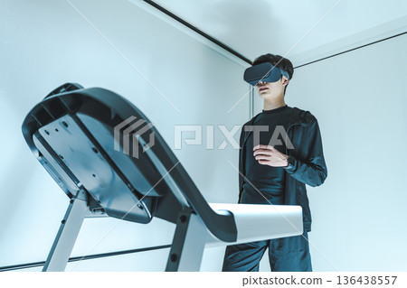 Man exercising in VR 136438557