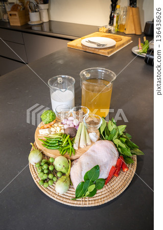 Performing ingredient, seasoning of Green Curry, chicken, garlic, pepper, shallot, galangal, salt, lemon grass, eggplant, basil, bergamot and Thai eggplant. 136438626