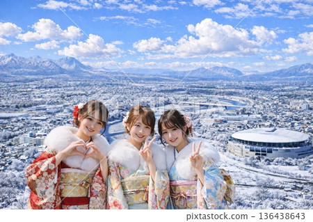 從前橋縣政府眺望日本綠穹頂前橋的雪景 136438643