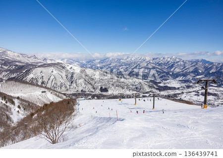 長野縣白馬村八方尾根滑雪場景色 136439741