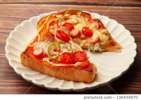Pizza toast  136439870