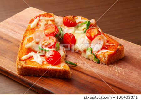 Pizza toast  136439871