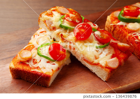 Pizza toast  136439876