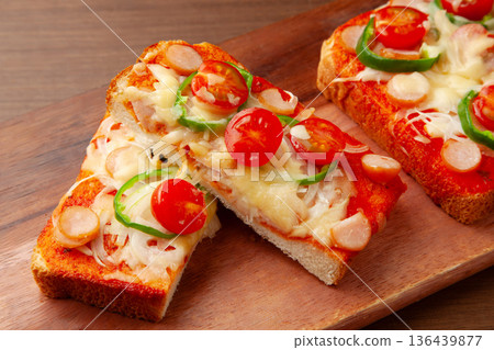 Pizza toast  136439877