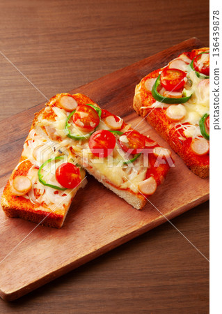 Pizza toast  136439878