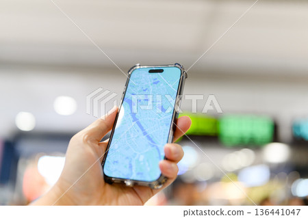 Operate map apps with one hand ■Photography cooperation: Kansai International Airport (KIX) Operate map apps with one hand ■Photography cooperation: Kansai International Airport (KIX) 136441047