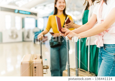 旅客在機場排隊 ■圖片由關西國際機場(KIX)提供 旅客在機場排隊 ■圖片由關西國際機場(KIX)提供 136441114
