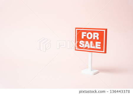 Sign For Sale. Sale of real estate and property. Market listing signals opportunity. Buyers compare prices, locations, and investment potential in a changing housing market. Sign For Sale. Sale of real estate and property. Market listing signals opportunity. Buyers compare prices, locations, and investment potential in a changing housing market. 136443378