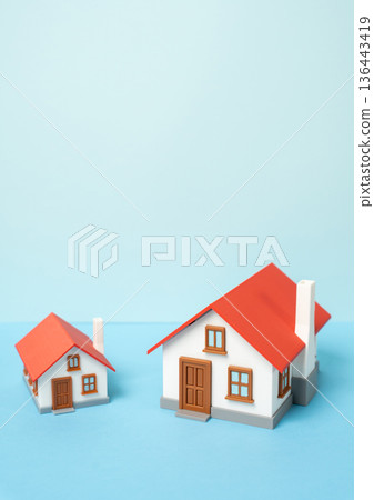 Compare the house size that is best for the owner's life. Efficient use of space. Need for more living space, growing family. Housing choice reflects lifestyle planning and comfort priorities. Compare the house size that is best for the owner's life. Efficient use of space. Need for more living space, growing family. Housing choice reflects lifestyle planning and comfort priorities. 136443419