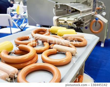 Sausages on conveyor of food factory 136445142