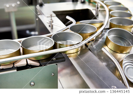 Empty cans on conveyor of food factory 136445145